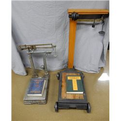 LOT OF 2 SCALES  CATALOGUES