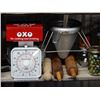 Image 3 : ASSORTMENT OF KITCHEN ACCESSORIES