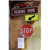 Image 1 : LOT OF 5 COLLECTIBLES S/S ALUM STOP SIGN S/S ALUM REFLECTIVE ARROW SIGN  S/S ALUM PRIVATE PROPERTY S