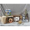 Image 1 : LOT OF VARIOUS COLLECTIBLES CANS - JAR - BOX OF COLLECTOR PLATE - PICTURE -   FRAMED PICTURE - GREEN