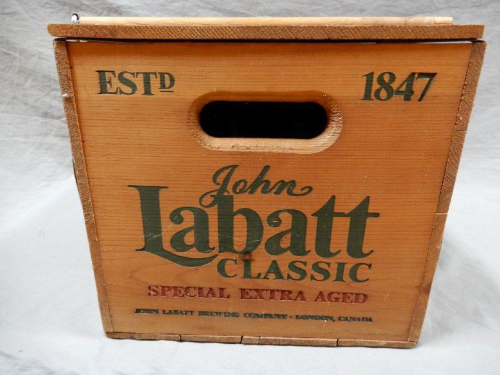 JOHN LABATT CLASSIC WOODEN BEER CASE WITH CONTENTS 24 EMPTY BOTTLES ...