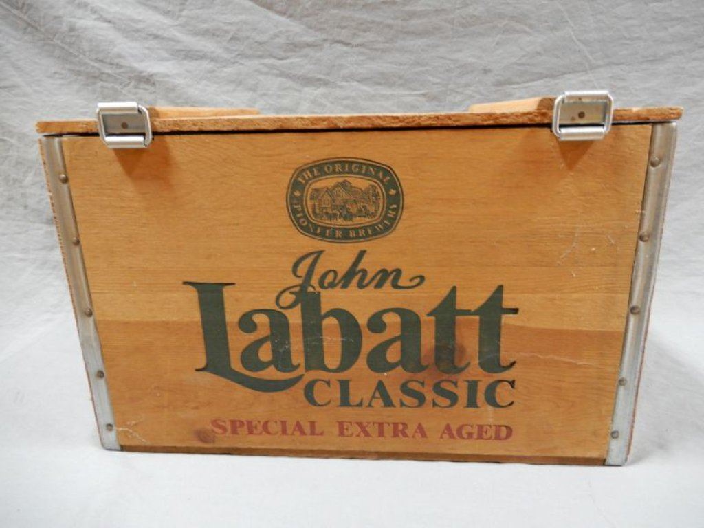 JOHN LABATT CLASSIC WOODEN BEER CASE WITH CONTENTS 24 EMPTY BOTTLES ...