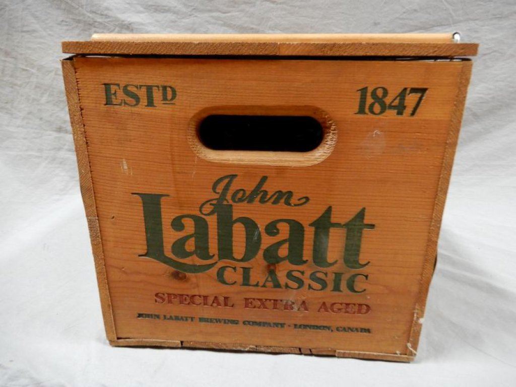 JOHN LABATT CLASSIC WOODEN BEER CASE WITH CONTENTS 24 EMPTY BOTTLES ...