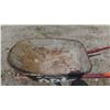 Image 2 : UnionTools Wheelbarrow w/Red Handles