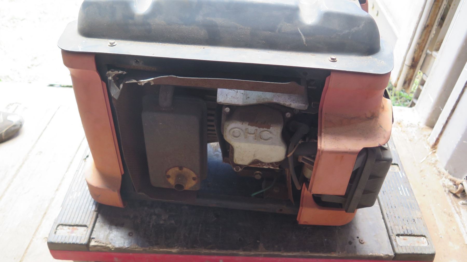 Husky 2250-Watt Portable Generator - Oahu Auctions