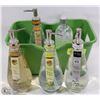 Image 1 : TOTE WITH 5  ASSORTED LUXURY HAND WASH SOAPS