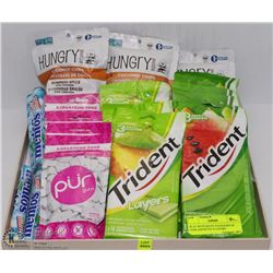 FLAT WITH MANY PACKAGES OF GUM ASSORTED FLAVORS