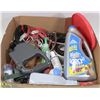 Image 1 : LARGE BOX W/DOG ACCESSORIES INCL.