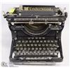 Image 1 : UNDERWOOD ANTIQUE TYPEWRITER