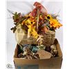 Image 1 : LARGE BASKET WITH FLORAL AND BOX WITH MORE