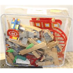 X-LARGE TRAIN SET WOODEN W/TRACKS