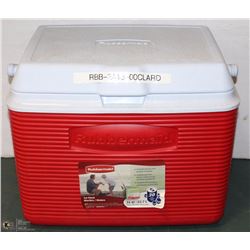 22.7L RED RUBBERMAID COOLER, FITS 30 CANS
