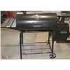 Image 1 : NEW RIVER GRILLE  CATTLEMAN 29" GRILL AND SMOKER