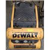 Image 1 : DEWALT 4 GALLON COMPRESSOR
