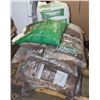 Image 1 : PALLET OF MULCH, PEATMOSS AND GARDEN SOILS