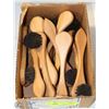 Image 1 : LOT OF 12 SHOE POLISH BRUSHES
