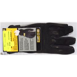 PAIR OF DEWALT LIGHT DUTY WORK GLOVES
