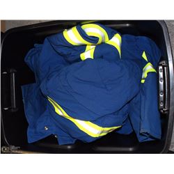 BLACK TOTE W/ 2 INSULATED WORK JACKETS AND ONE