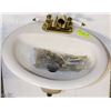 Image 1 : PORCELAIN SINK WITH TAPS