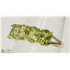 Image 2 : #4-10KT WHITE GOLD FIVE PERIDOT RING