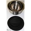 Image 1 : SET OF 3 STAINLESS STEEL BOWLS AND LIDS