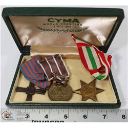 VINTAGE BOX W/ 3 VINTAGE WWII METALS