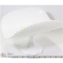 MILKGLASS CURVED TRAY