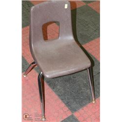 SMALL CHILDRENS CHAIR