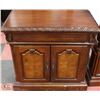 Image 2 : DELUXE CARVED STYLE 4 POST QUEEN SIZE BEDROOM