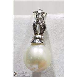 #37-18KT WHITE GOLD PEARL & DIAMOND PENDANT