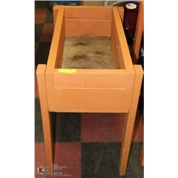 RAISED SOLID WOOD PAINTED FLOWER BED/SANDBOX