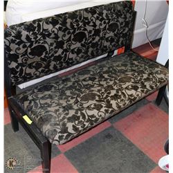 ESTATE METAL & PADDED BENCH -