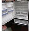 Image 2 : LARGE AMANA REFRIGERATOR WITH BOTTOM DRAWER