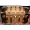 Image 1 : VINTAGE TREASURE CHEST- NEEDS REPAIR