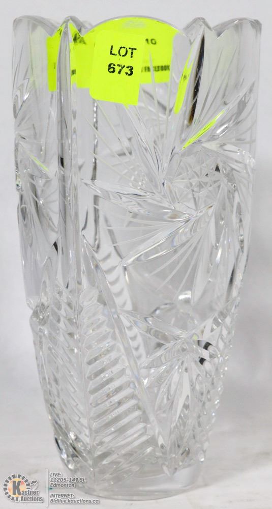 PINWHEEL CRYSTAL VASE