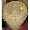 Image 1 : WICKER HAMPER