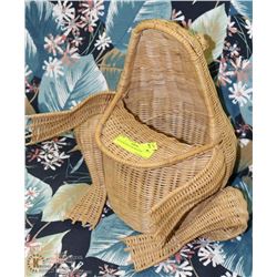 MEDIUM WICKER FROG DECORATION
