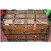 Image 1 : HUGE ANTIQUE WOODSTEAMER TRUNK WITH
