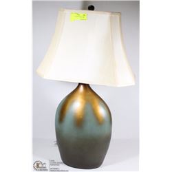 SHOWHOME EZTIA TABLE LAMP