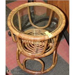 ROUND WICKER END TABLE WITH GLASS TOP