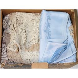 ESTATE BOX OF VINTAGE LACE AND TABLECLOTHS