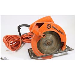 BLACK & DECKER 7-1/4-INCH CIRCULAR SAW- WORKING