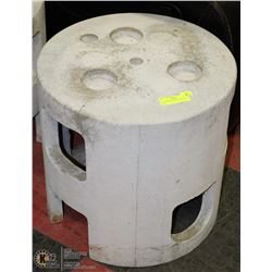 CONCRETE ROUND PATIO TABLE   18'x18"