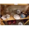 Image 1 : SHELF OF COLLECTABLES