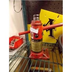 BOTTLE JACK WITH HANDLE