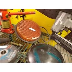 RED LIGHT WITH ARROW COVER