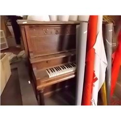 VINTAGE PIANO