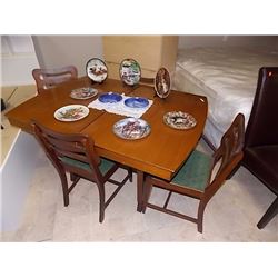 WALNUT TABLE & 4 DINING CHAIRS - 36" X 50" TABLE TOP - VINTAGE