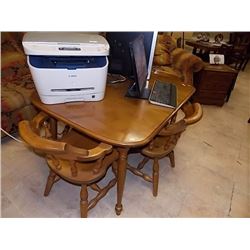 COLONIAL STYLE MAPLE TABLE WITH 4 CHAIRS
