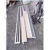 Image 1 : BASEBOARD VENTS - 4 TTL